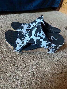 Cow-Print Wedge Sandals for Women - Black & White